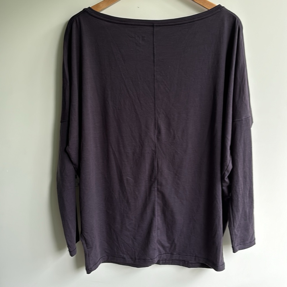 ATHLETA Essence Flow Top Long Sleeve M - Picture 8 of 9